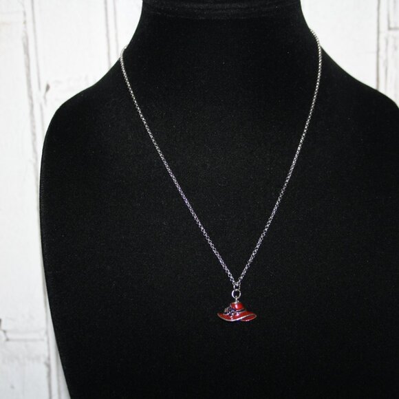 Beautiful silver Red hat pendant necklace 19" - Picture 4 of 4